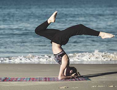 Йога на пляжу